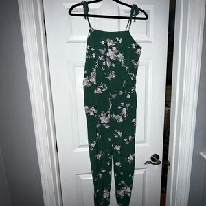 Green floral jumpsuit. Used like new. Size Large women’s.